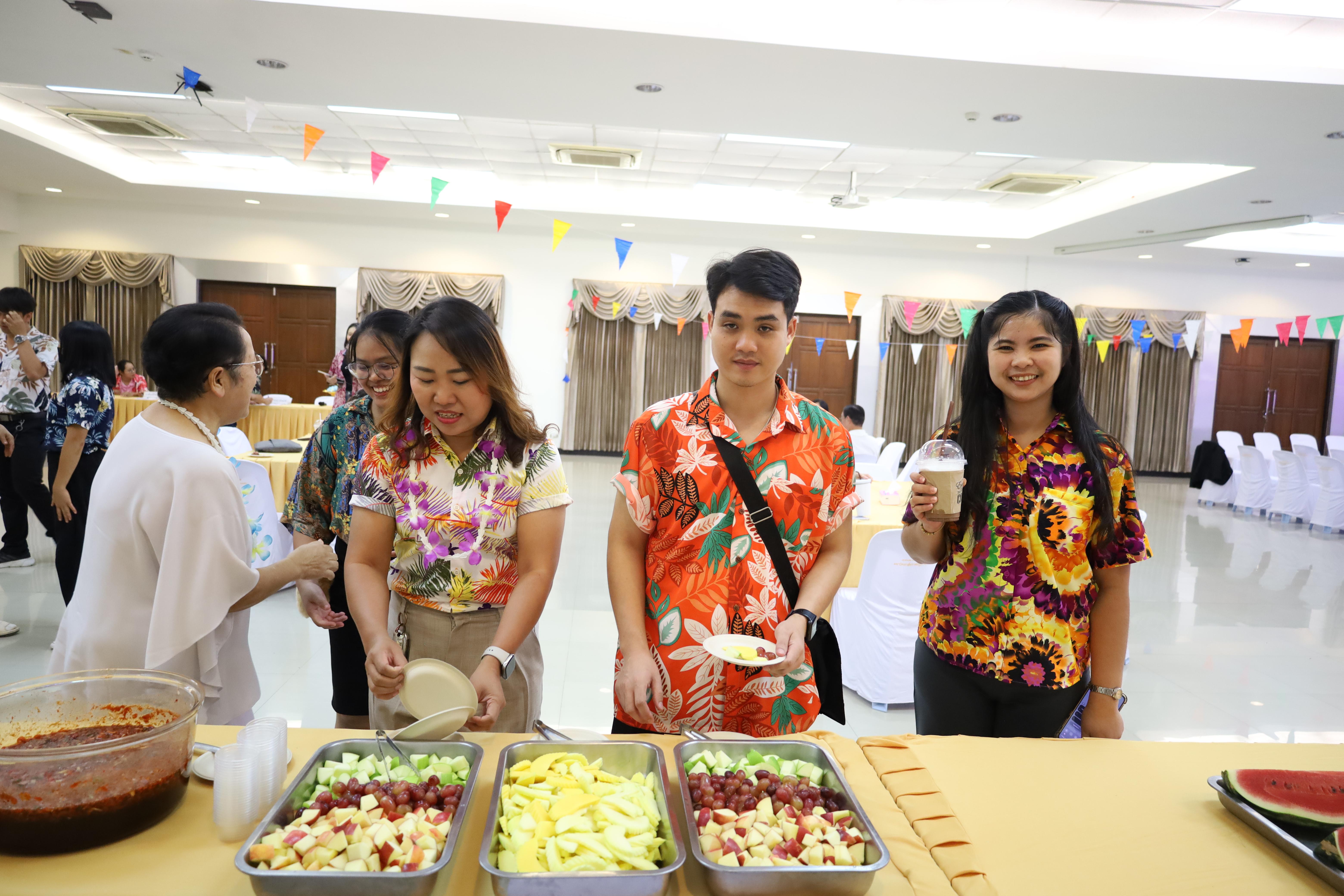 296. วันที่ 26 เมษายน 2568 สาขาการบริหารการศึกษา ได้จัดกิจกรรมรดน้ำดำหัวคณาจารย์ระดับบัณฑิตศึกษา ประจำสาขาการบริหารการศึกษา ณ ห้องประชุมครุร่มสัก 1 ชั้น 3 อาคารคณะครุศาสตร์